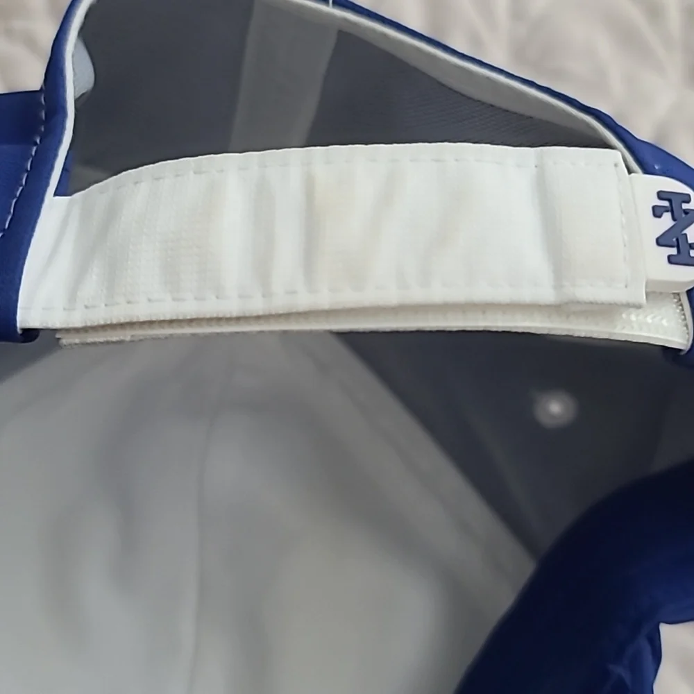 IZOD Embroidered Blue/White Golf Hat Cap One Size Flex Fit